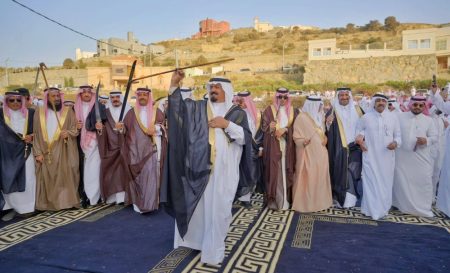 عروض شعبية تجذب زوّار النماص