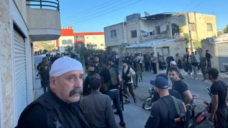 الجيش السوري ينسحب من السويداء.. الحياة تعود لطبيعتها في دمشق