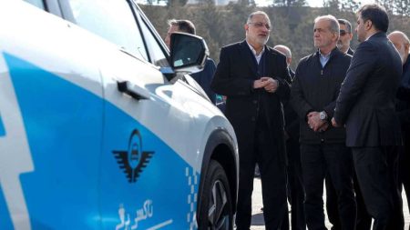 بنزين «مغشوش» يعطّل موكب الرئيس الإيراني