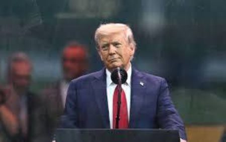 ترمب يطلب تعويضاً 10 مليارات دولار من «وول ستريت جورنال»