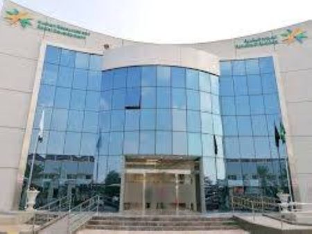 «الموارد» توقف 18 مكتب استقدام مخالفاً