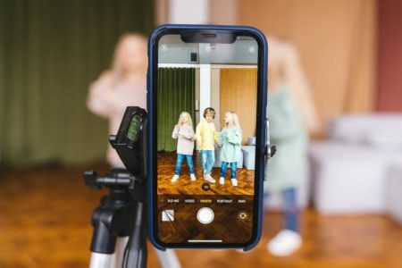 المؤثرون القُصّر !