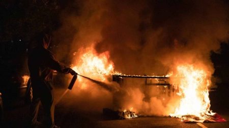 انتحار رجل إطفاء تركي فقد عائلته في حريق غامض