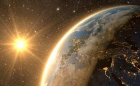 رئيس «فلكية جدة»: تسارع دوران الأرض لن يؤثر في الحياة اليومية