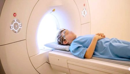 وفاة طفل داخل جهاز رنين رغم نجاته من الورم