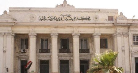 زوج يطعن زوجته في المحكمة.. ما السبب ؟