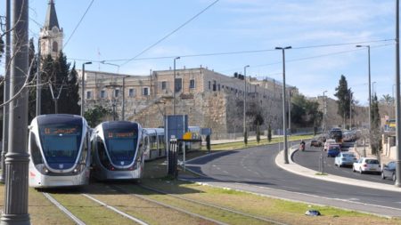 خط جديد للقطار الخفيف بالقدس تهويد مقنّع أم تطوير للبنية التحتية؟