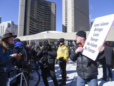 منظومة تجارية ضخمة لتسويق الخوف من الإسلام