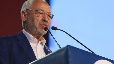 محكمة تونسية تصدر أحكاما مشددة بالسجن على الغنوشي وسياسيين كبار
