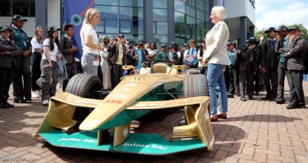 صندوق الاستثمارات وفورمولا إي يمكنان 50 ألف قائد