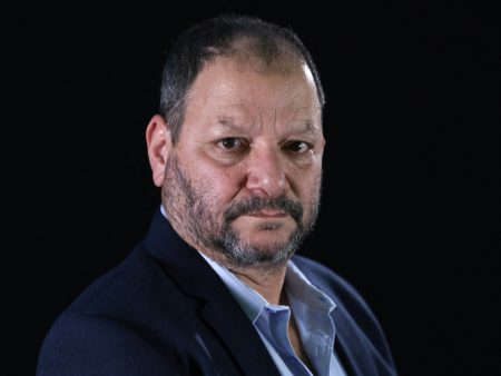 الكنيست يبعد نائبا دعا لمحاكمة “مجرمين إسرائيليين”