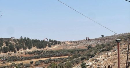 الاحتلال يشق طريقا عسكريا بجنين وهجمات المستوطنين في الضفة مستمرة