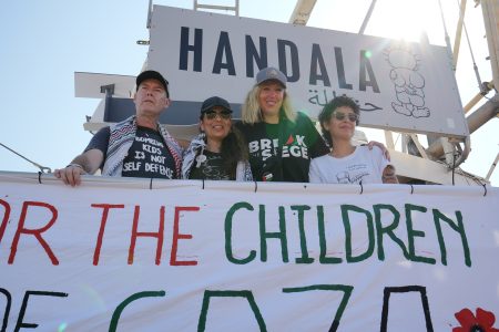 من “حنظلة” إلى العالم.. الناشط روبرت مارتن: حين تسكت الحكومات يبحر الناشطون