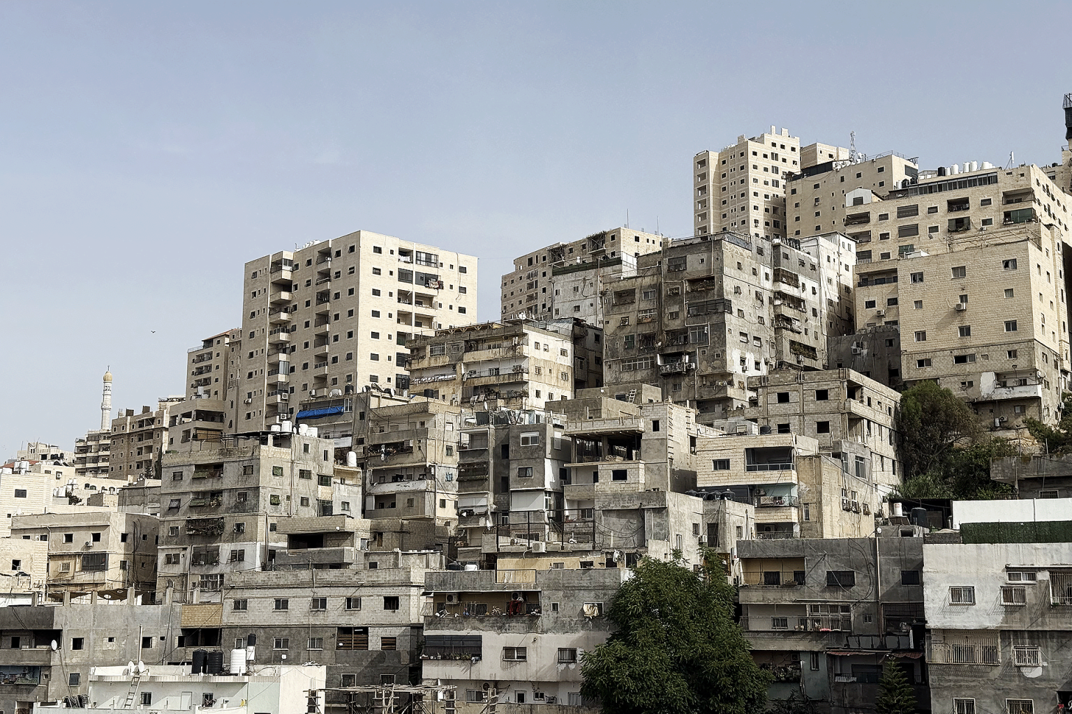 رئيس بلدية عناتا بالقدس: البلدة منكوبة والاحتلال صادر 90% من أراضيها