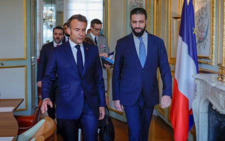 ماكرون يتصل بالشرع ويدعو لحوار وطني شامل في سوريا