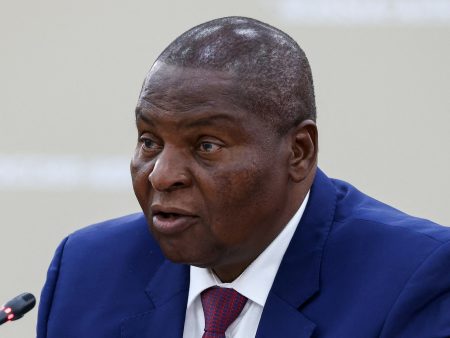 رئيس أفريقيا الوسطى يؤكد ترشحه لولاية ثالثة وسط جدل دستوري