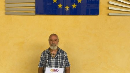 طبيب إسباني يواصل إضرابه عن الطعام في بروكسل احتجاجا على مجازر غزة