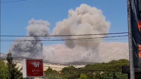 جرحى في غارات إسرائيلية على لبنان وكاتس يصفها بـ”رسالة لحزب الله”