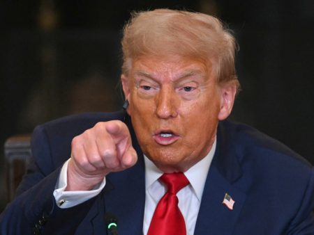 قاض فدرالي يوقف قرار ترامب تقييد حق المواطنة بالولادة