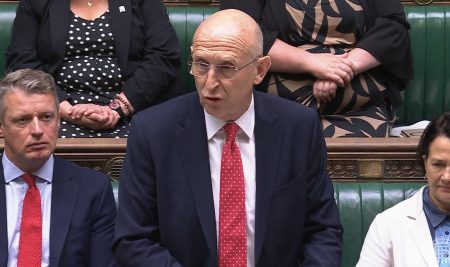 بريطانيا تنقل إليها آلاف الأفغان من المتعاونين معها بعد تسريب بيانات