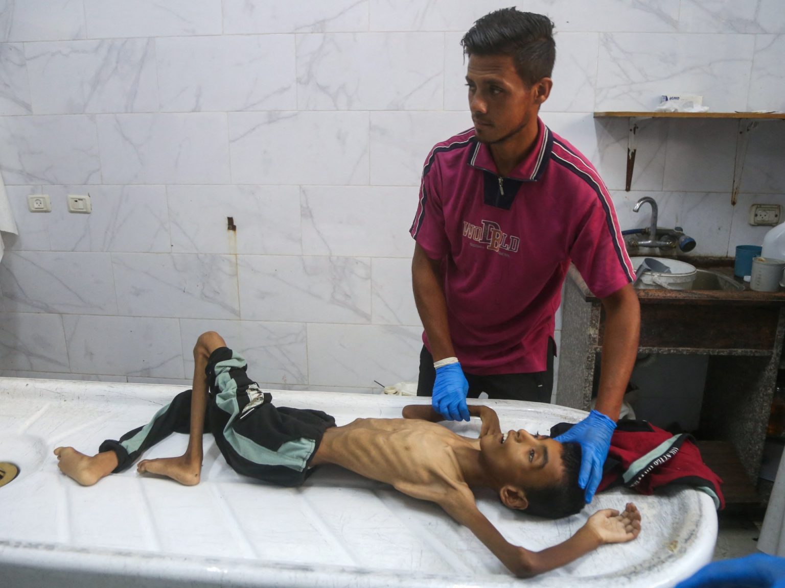 فتوى للاتحاد العالمي لعلماء المسلمين: كسر الحصار عن غزة واجب شرعي