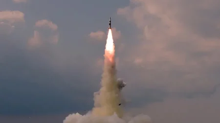 الاحتلال الإسرائيلي يعترض صاروخا حوثيا