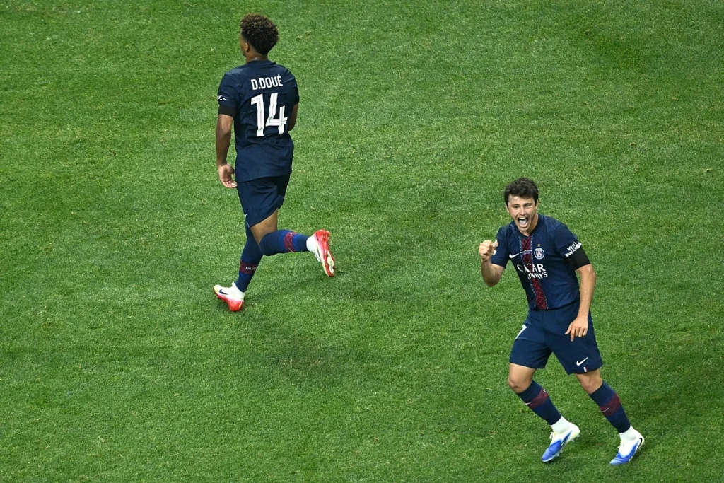 سان جيرمان بتسعة لاعبين يهزم بايرن 2-صفر ويتأهل لقبل نهائي كأس العالم للأندية