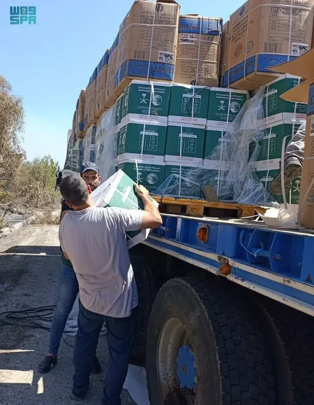 «إغاثي الملك سلمان» يواصل توزيع المساعدات على الأسر المتضررة من الحرائق في ريف اللاذقية