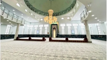 «الشؤون الإسلامية» تُكمل فرش جامع الملك فهد في سراييفو بـ2100 متر مربع من السجاد الجديد