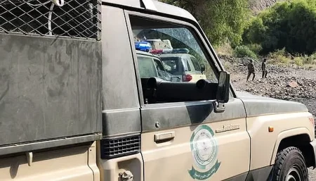 دوريات المجاهدين بجازان تقبض على مواطن لنقله مخالفًا لنظام أمن الحدود