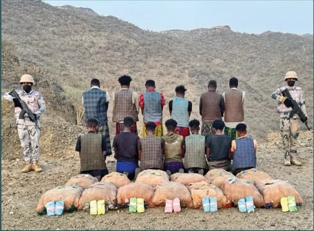 حرس الحدود بعسير يقبض على 13 مخالفًا لتهريبهم 169 كيلوجرامًا من القات