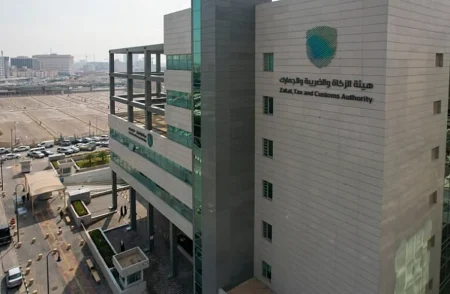 «الزكاة»: خدمة تسجيل وسطاء الشحن تتيح تسهيلات متميزة بالمنافذ البحرية