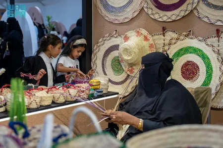 مبادرة عام الحِرف اليدوية 2025 تُشارك في موسم التمور بالدرعية