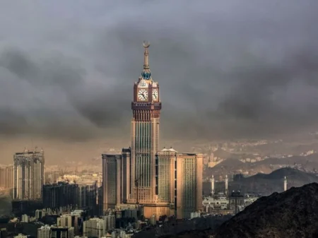 متحف برج الساعة: رحلة بين الكواكب والمجرات عابرة للزمن في أعلى نقطة بمكة المكرمة