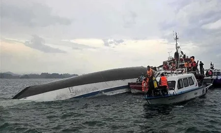 مصرع 34 راكبًا إثر انقلاب عبّارة سياحية في فيتنام