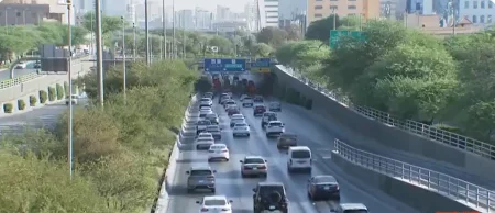 بالفيديو.. إنسيابية الحركة المرورية على طريق الملك فهد بالرياض