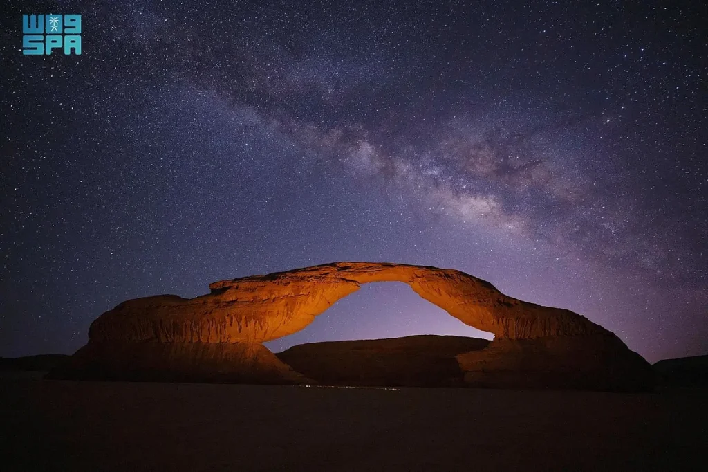 "عجائب سماء العُلا" فعالية فلكية لرصد مجرة درب التبانة في صخرة القوس الاثنين المقبل