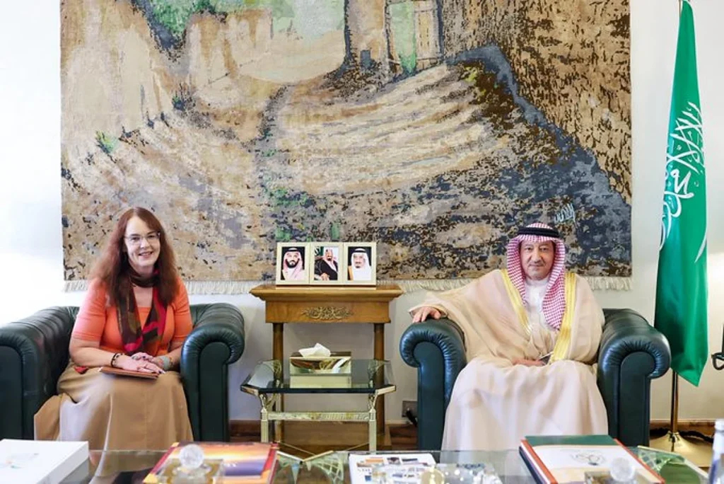 نائب وزير الخارجية يبحث تعزيز العلاقات مع القائم بالأعمال في السفارة الأمريكية