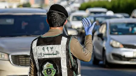 «المرور»: غرامة وقوف مركبة بغير الأماكن المخصصة لها تصل لـ 150 ريالًا