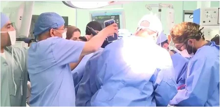 «الربيعة» يعلن نجاح عملية فصل التوأم السيامي السوري «سيلين وإيلين»