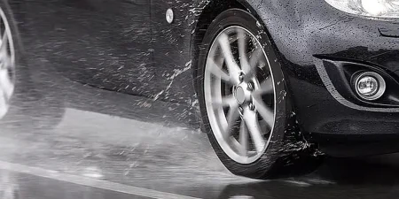 «المرور» يحذر من مخاطر الإطارات التالفة ويدعو لفحصها بانتظام