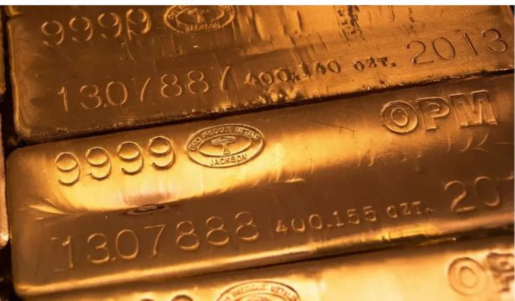 تراجع أسعار الذهب وارتفاع الدولار وسط ترقب لمصير الهدنة التجارية الأمريكية مع الصين