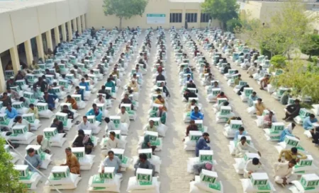 مركز الملك سلمان للإغاثة يوزّع 3,664 سلة غذائية في عدة مناطق بباكستان