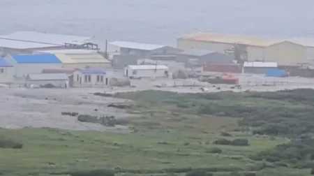 الأقوى منذ عقود.. تسونامي يضرب شرق روسيا بعد زلزال شدته 8.7 درجة