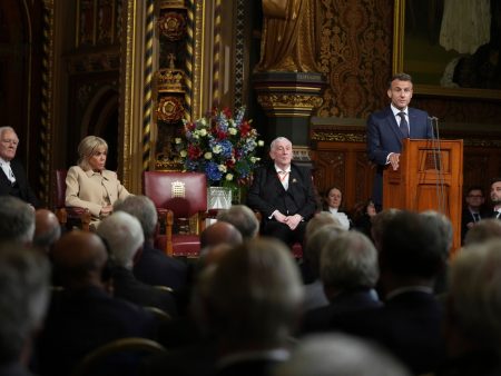 ماكرون يدعو إلى إنهاء الاعتماد الأوروبي على أميركا والصين