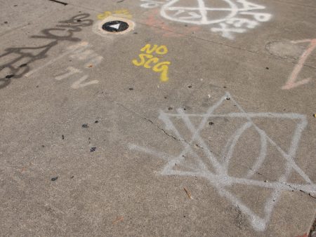 قلق بين المسلمين بعد أعمال تخريب في مساجد بتكساس وكاليفورنيا