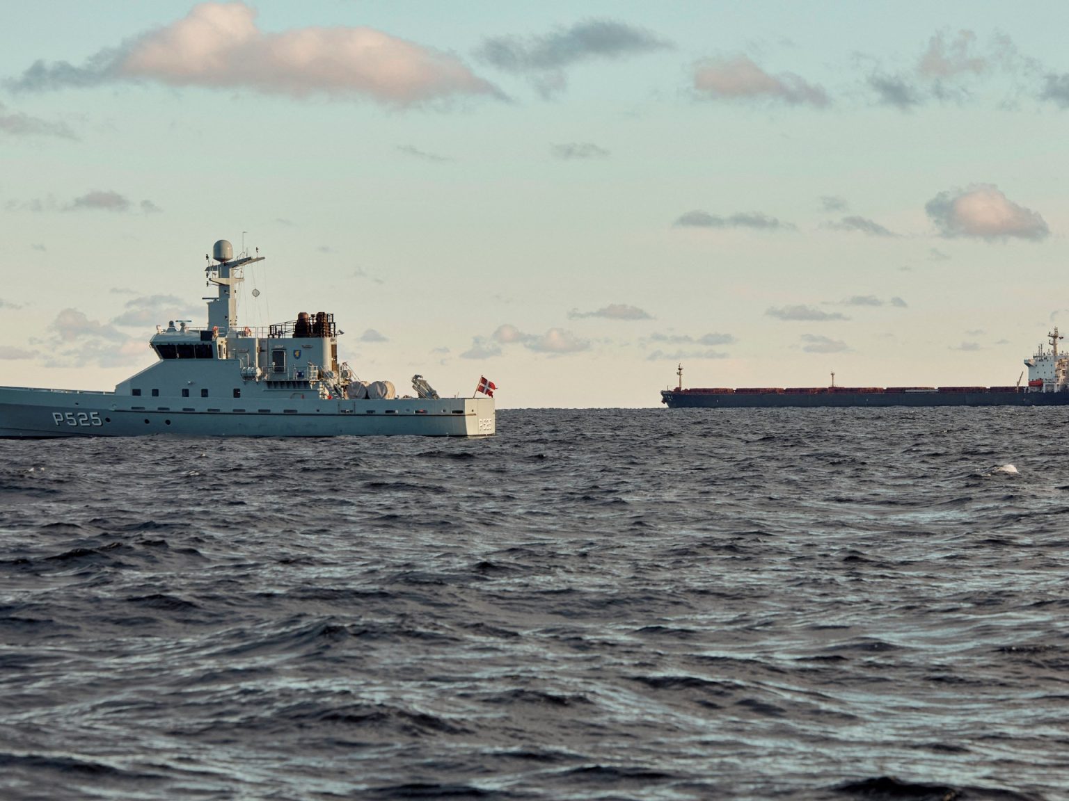 موقع إيطالي: ماذا وراء استهداف الصين لطائرة ألمانية بأشعة الليزر؟