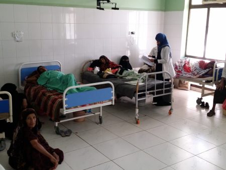 قصص معاناة يمنيين عمّقت الأوبئة والحمى أوجاعهم