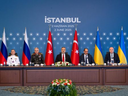 شبح اتفاقيات مينسك يخيم على مفاوضات إسطنبول بين كييف وموسكو