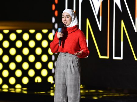 لاجئة سورية تنال شهادة قيادة طائرة بعد عقد قضته في بريطانيا